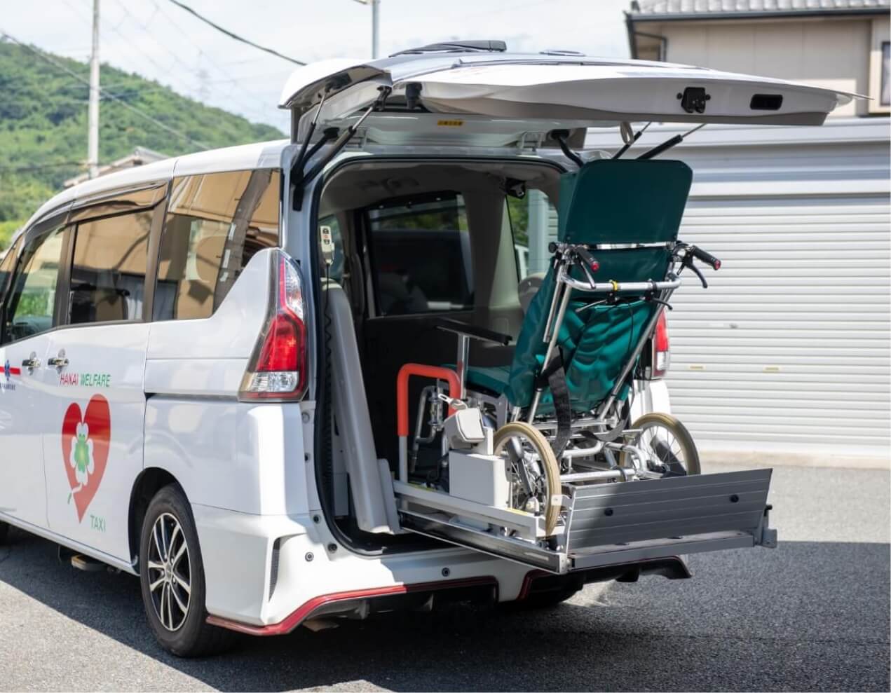 福祉輸送サービス用の中型車